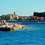 Take A Break Бродарица