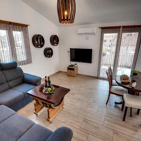 Take A Break Brodarica (Sibenik-Knin)